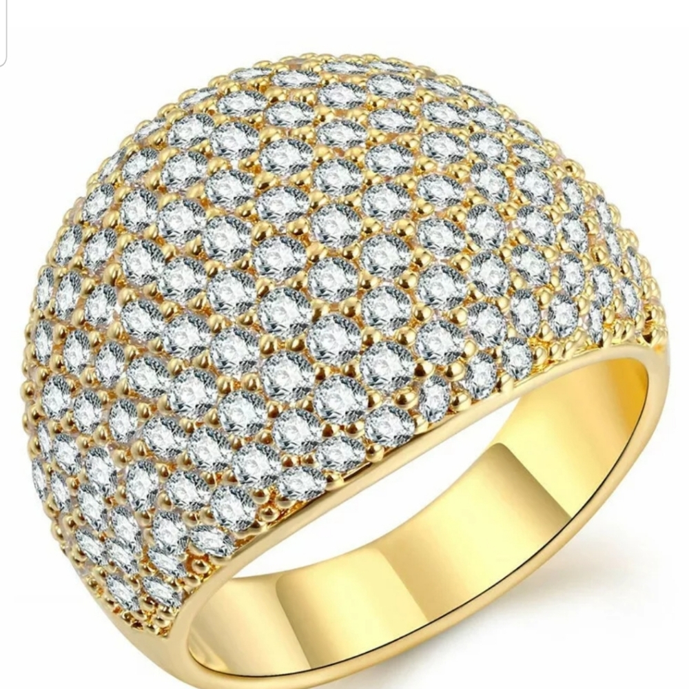 New Luxurious 18K Gold White diamond ring